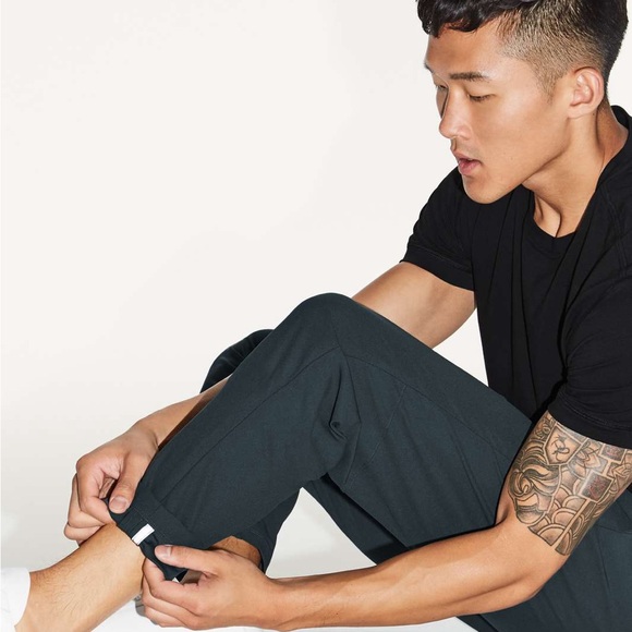 Commission Slim-Fit Pant 34" *Warpstreme in Melanite - Picture 2 of 7